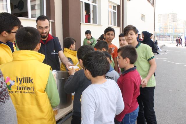 İyilik Timleri Çanakkale Haftası Hoşaf Dağıtımı